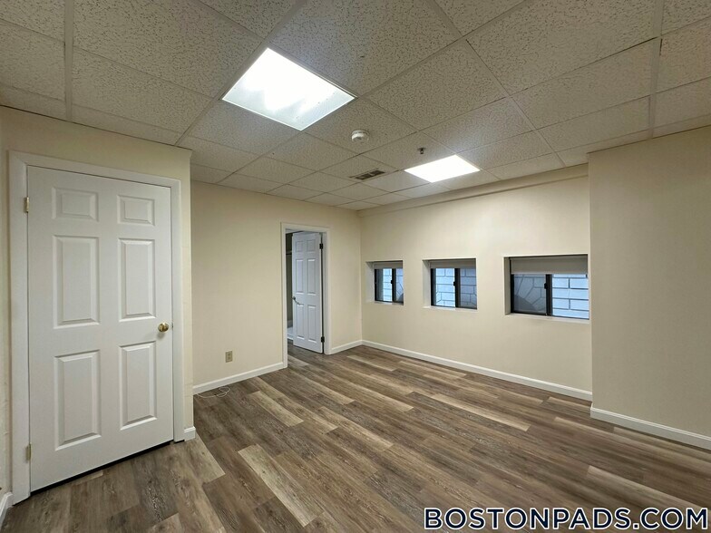 Building Photo - 62 Boylston St