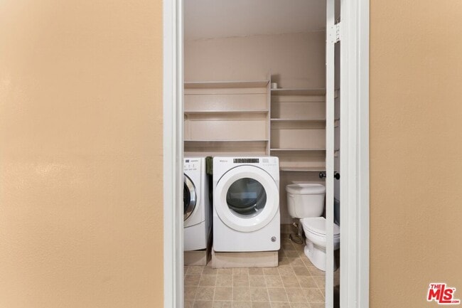 Building Photo - 2160 Lake Shore Ave