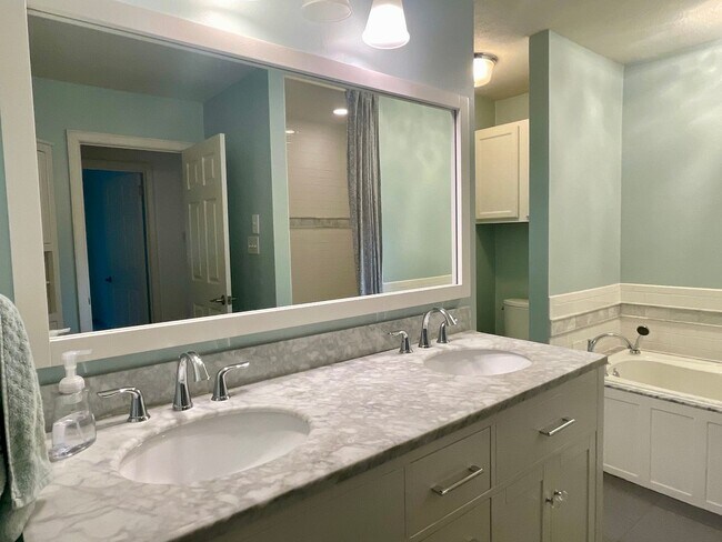 Building Photo - Turnkey Renovated Home!