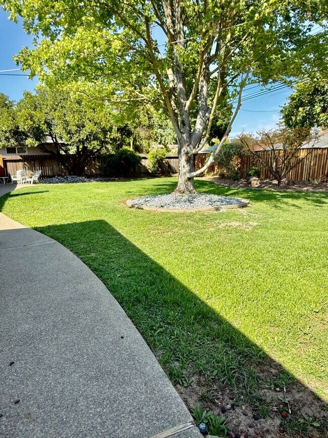 Building Photo - Beautiful remodeled home