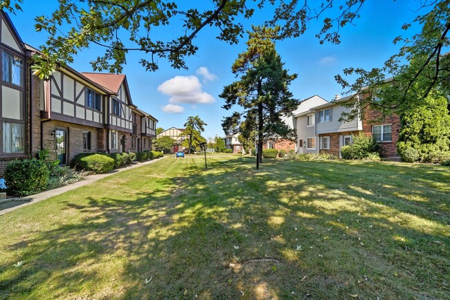 Building Photo - Three Bedroom Condo in West Chester!