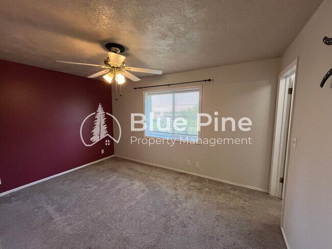 Building Photo - 395 Hemlock Cir