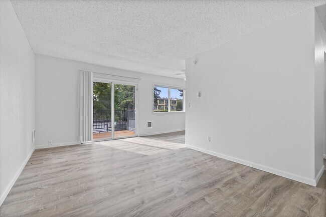 Building Photo - Treecrest 162nd