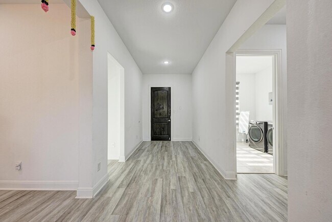 Building Photo - 101 Caponi Fish Ln