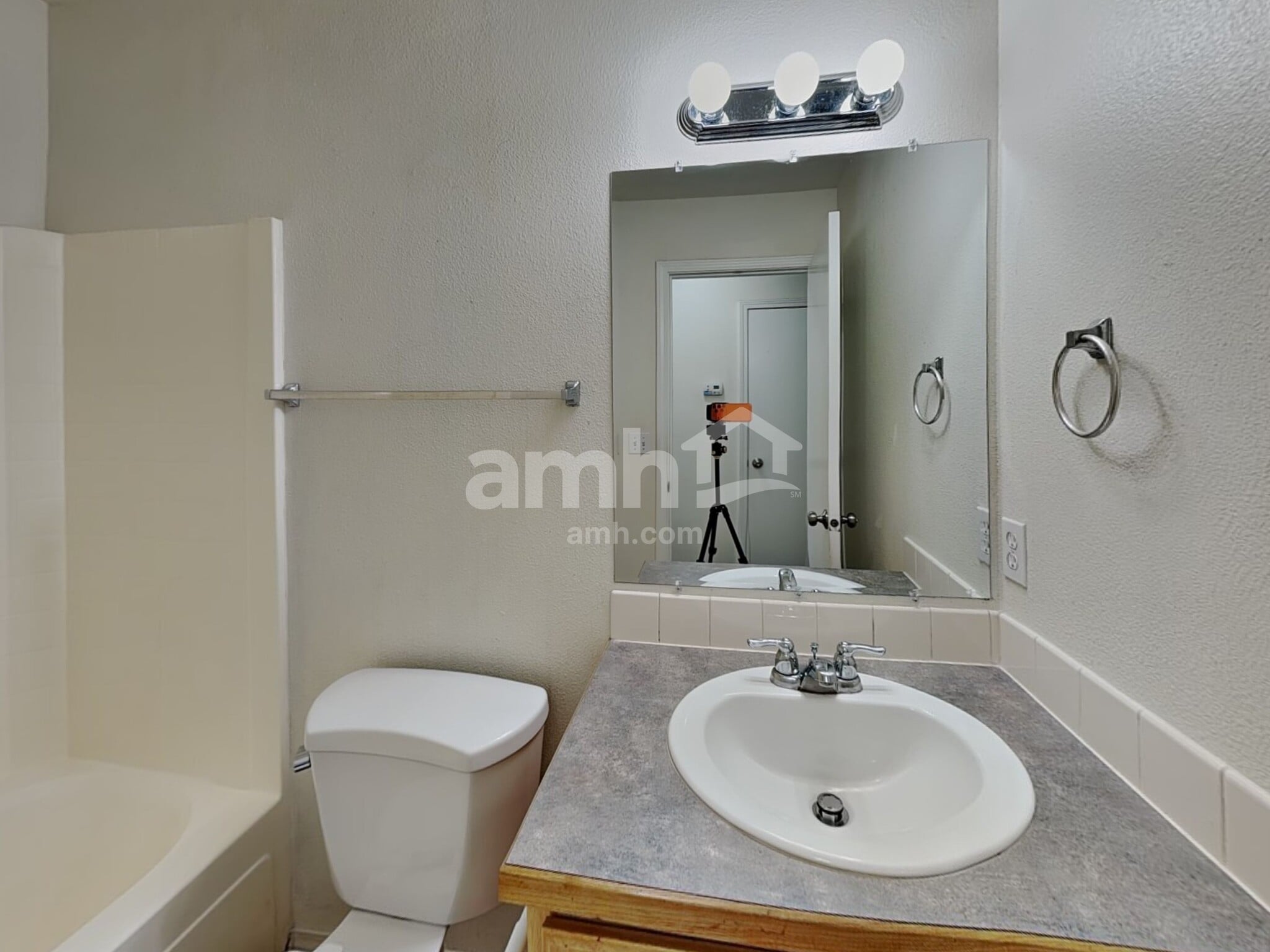 Building Photo - 3008 Woodbridge St