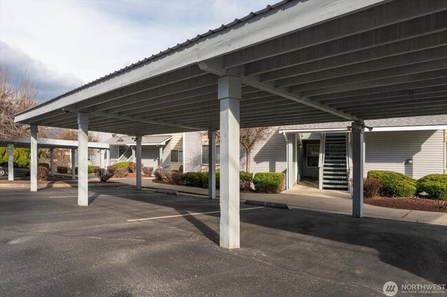Building Photo - 2305 W Woodin Ave