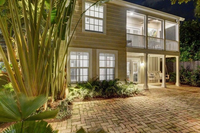 Building Photo - 237 Dyer Rd