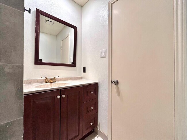 Building Photo - 12904 Lazyfield Trail