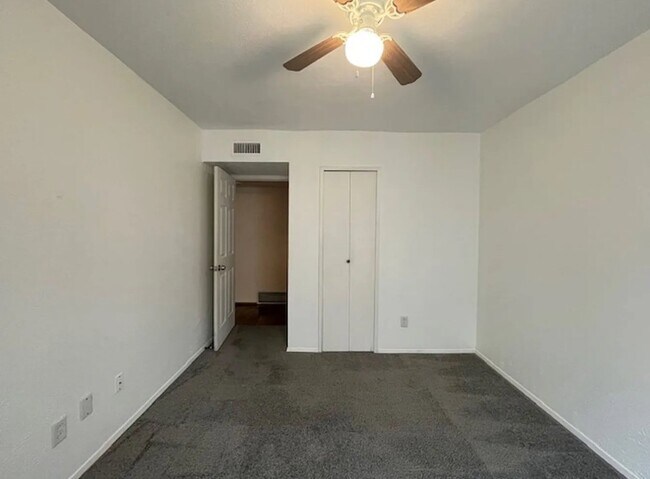 Building Photo - 3404 Livingston Ln