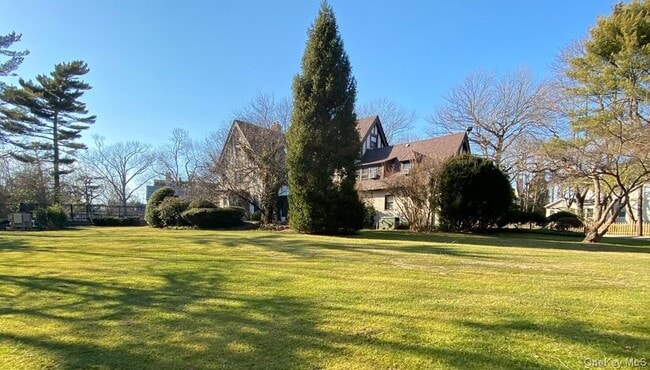 Building Photo - 940 Smith Ln