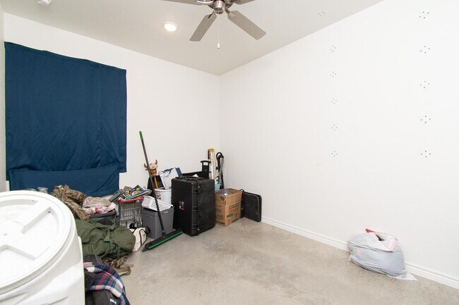Building Photo - 624 Pacific Crest Trl