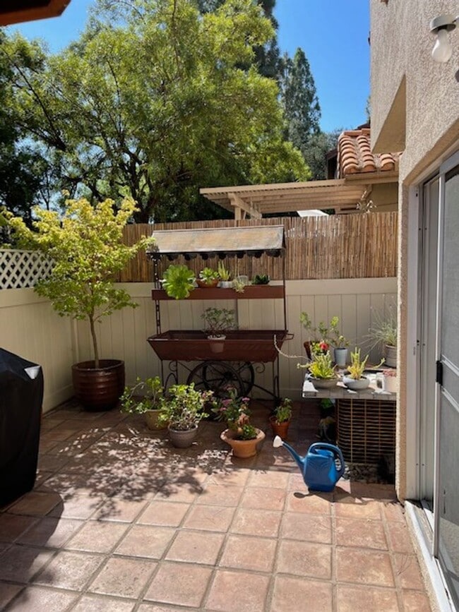 Building Photo - Beautiful Windrose Point 3 bed 2 1/2 bath ...