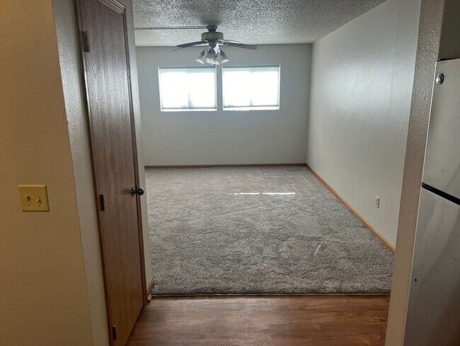 Building Photo - Large 3 bedroom apartment close to Sawyer Elementary, great for families