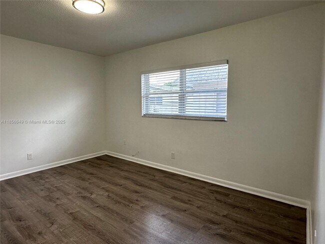 Building Photo - 2822 Van Buren St