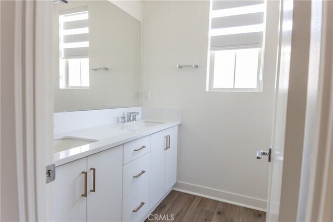 Building Photo - 35963 Bertain Dr