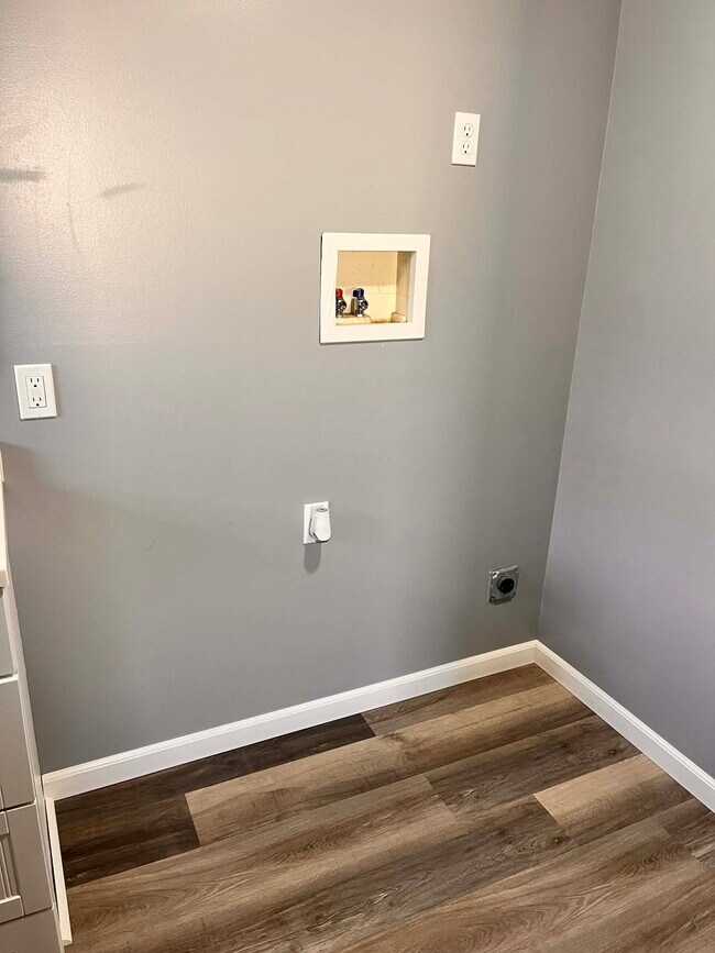 Building Photo - Newcomerstown Quad