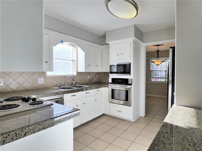 Building Photo - 7511 Renmark Ln