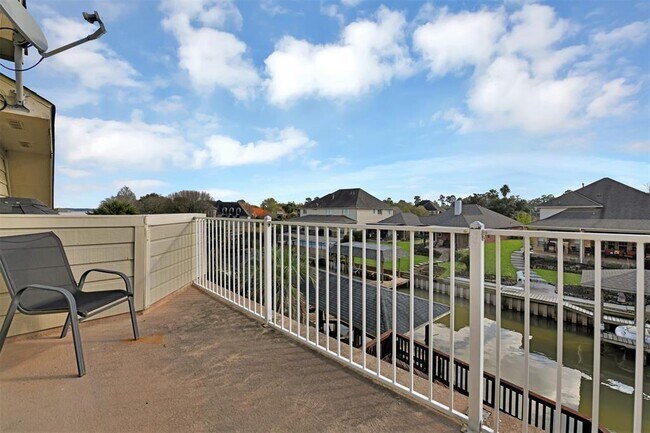 Building Photo - 8322 Shoregrove Dr