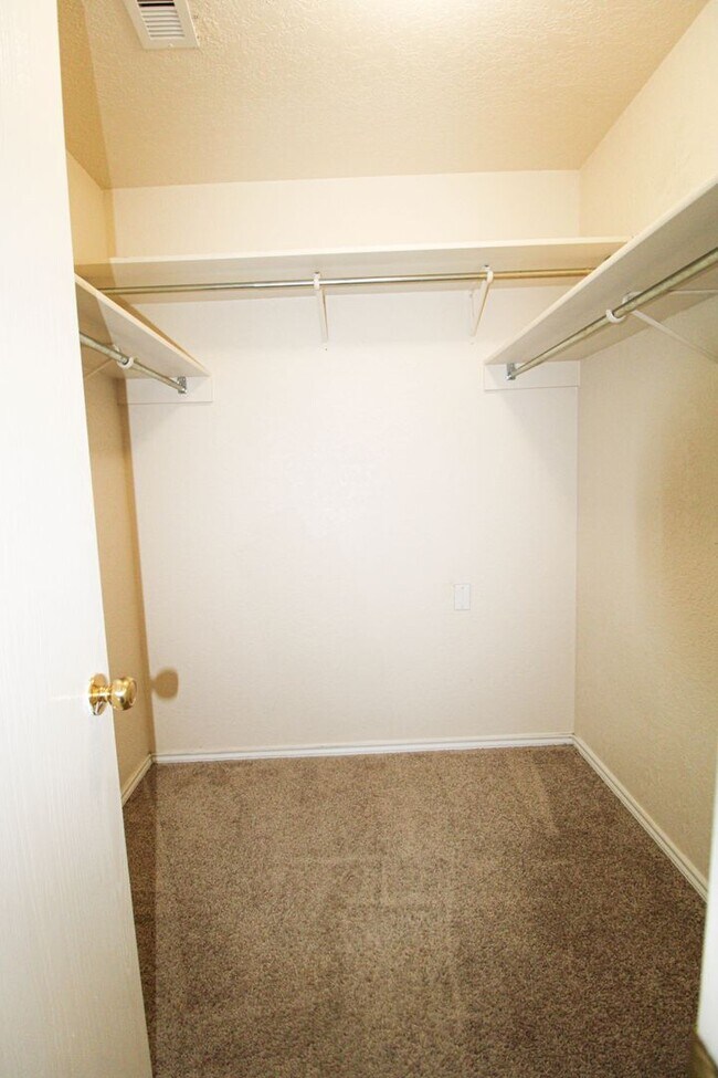 Building Photo - 16122 Branching Oaks