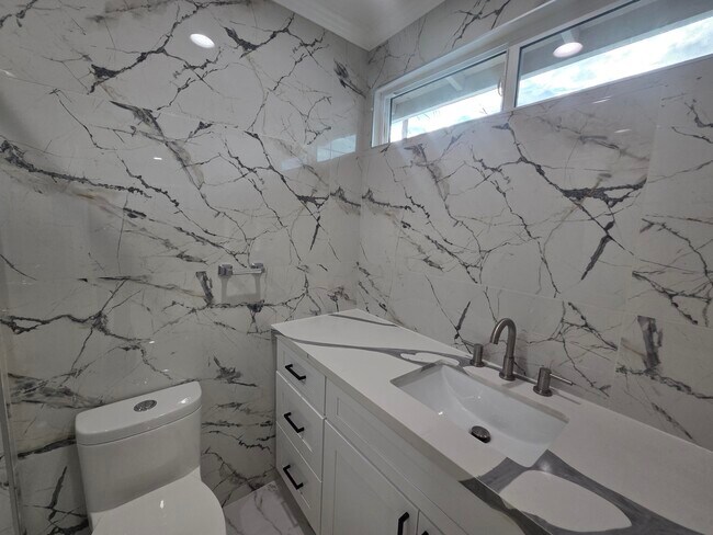 Building Photo - 52641 Avenida Martinez