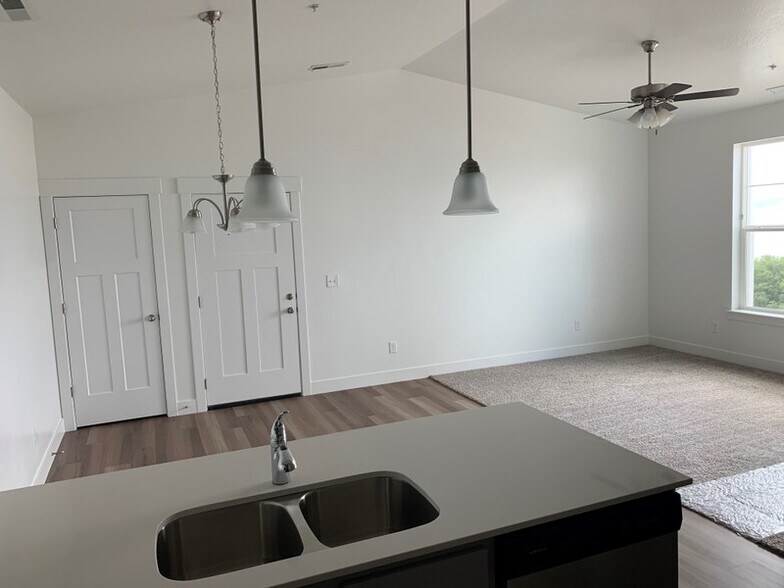 Building Photo - 505 N 360 W