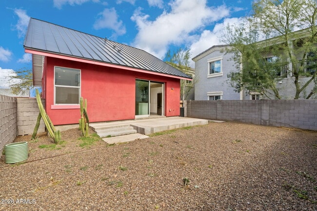 Building Photo - 1337 E Polk St