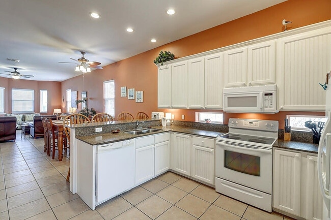 Building Photo - 140 Royal Sands Blvd