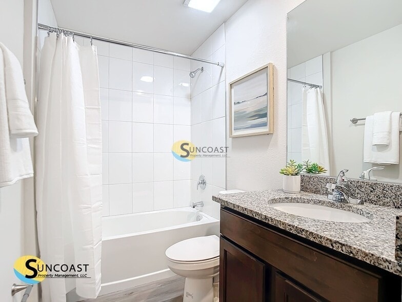 Building Photo - 521 Sargent St