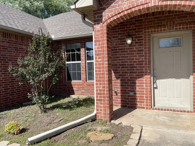 Building Photo - 408 Boggy Creek Dr