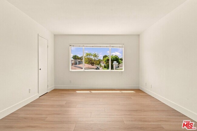 Building Photo - 2214 Dufour Ave