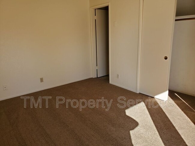 Building Photo - 924 N O St