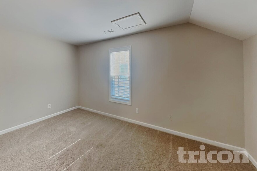 Building Photo - 557 McCarthy Dr