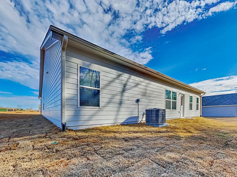 Building Photo - 332 Oliver Dr