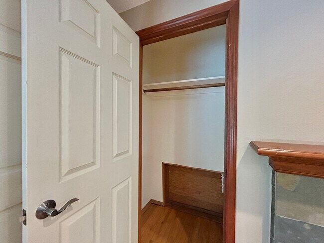 Building Photo - Tranquil Environment: 3 Bed, 1 Bath House