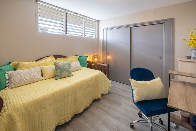 Twin with a trundle Bedroom 3 - 2440 Date St