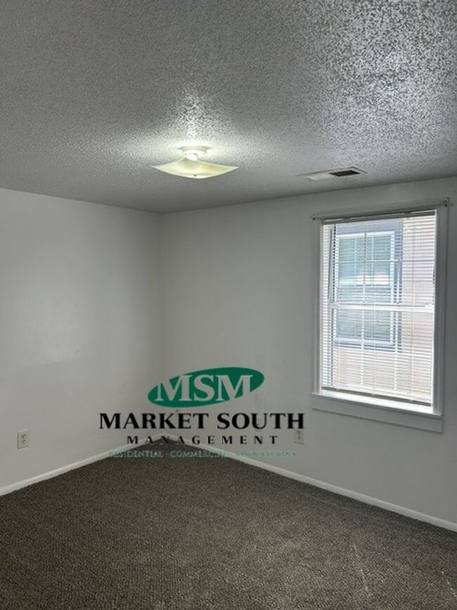 Building Photo - AFFORDABLE WESTSIDE HOME
