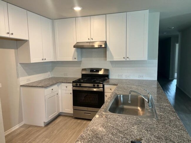 Building Photo - 4 BR /2 BA - 1667 SF Home in Hidden Trails...
