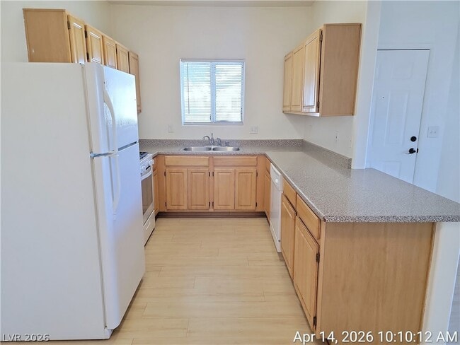 Building Photo - 5650 E Sahara Ave