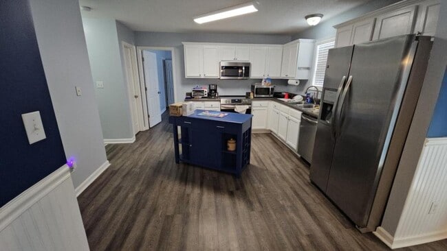 Building Photo - 108 Kimeo Way