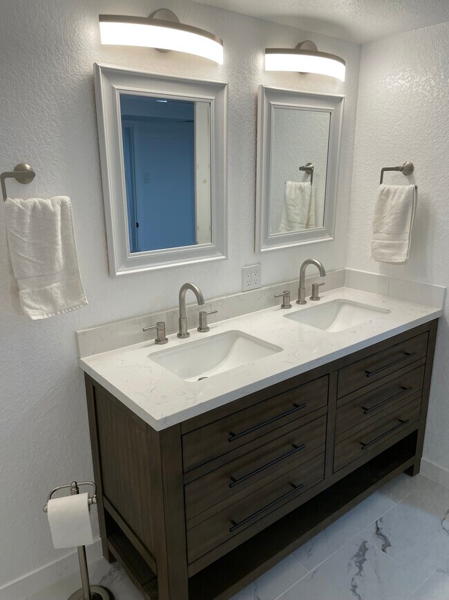 Building Photo - 6243 Gray St