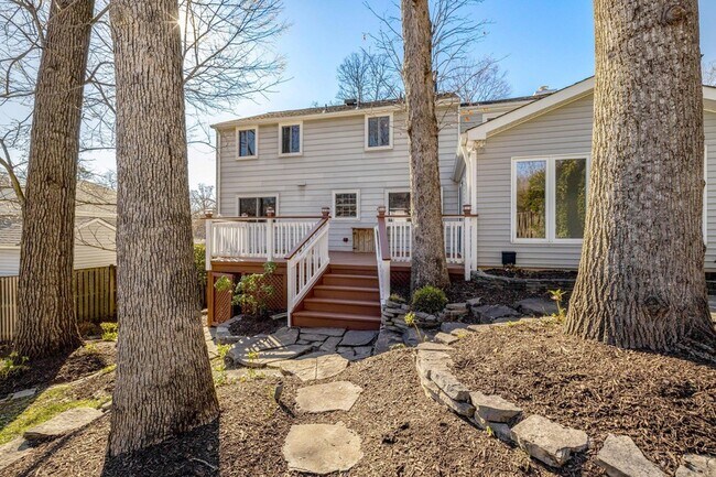 Building Photo - 2015 Freedom Ln