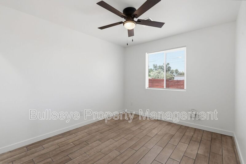 Building Photo - 428 S 97th Pl