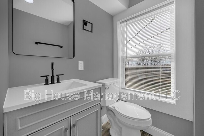 Building Photo - 1725 Hollins St