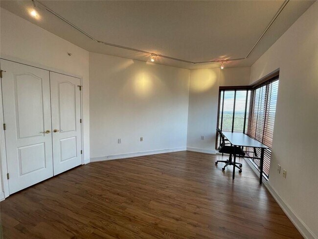 Building Photo - 3475 Oak Valley Rd NE