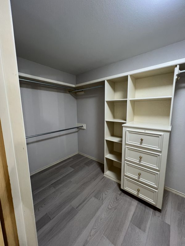 Building Photo - 121 E Jonquil Ave