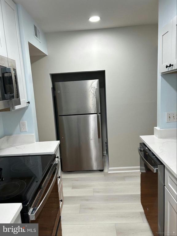 Building Photo - 5823 Royal Ridge Dr