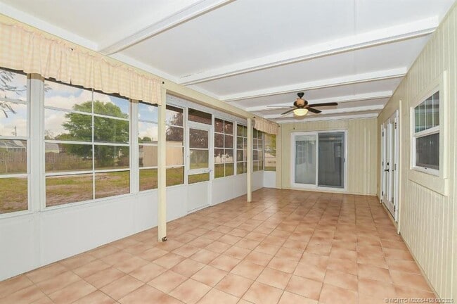 Building Photo - 1365 SW Gastador Ave