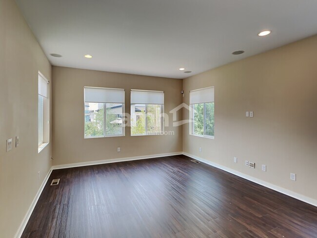 Building Photo - 10063 Salida St