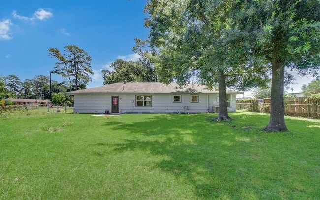 Building Photo - 1417 Longhorn Dr