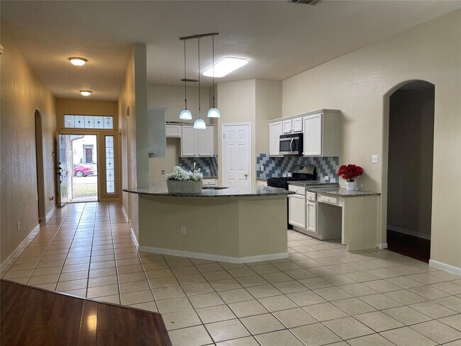 Building Photo - 1412 Firebush Dr